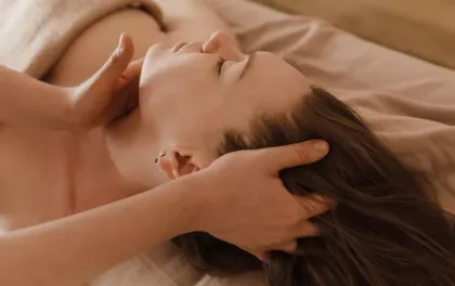 어깨 결림 원인과 푸는 방법 — 파스로 안 되는 경우까지